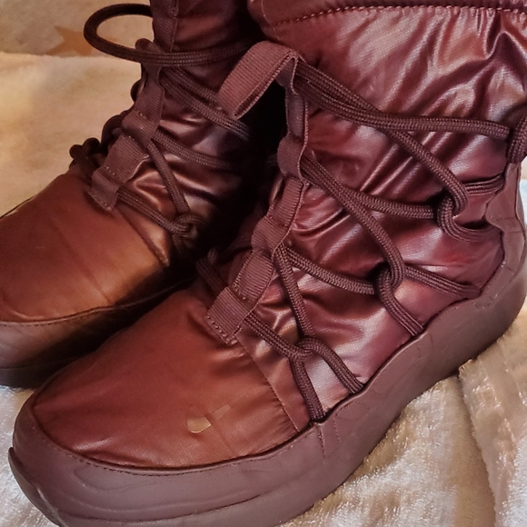 nike tanjun high rise burgundy